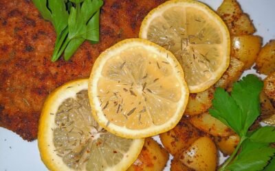 Milanesas de Pollo con Ensalada Criolla